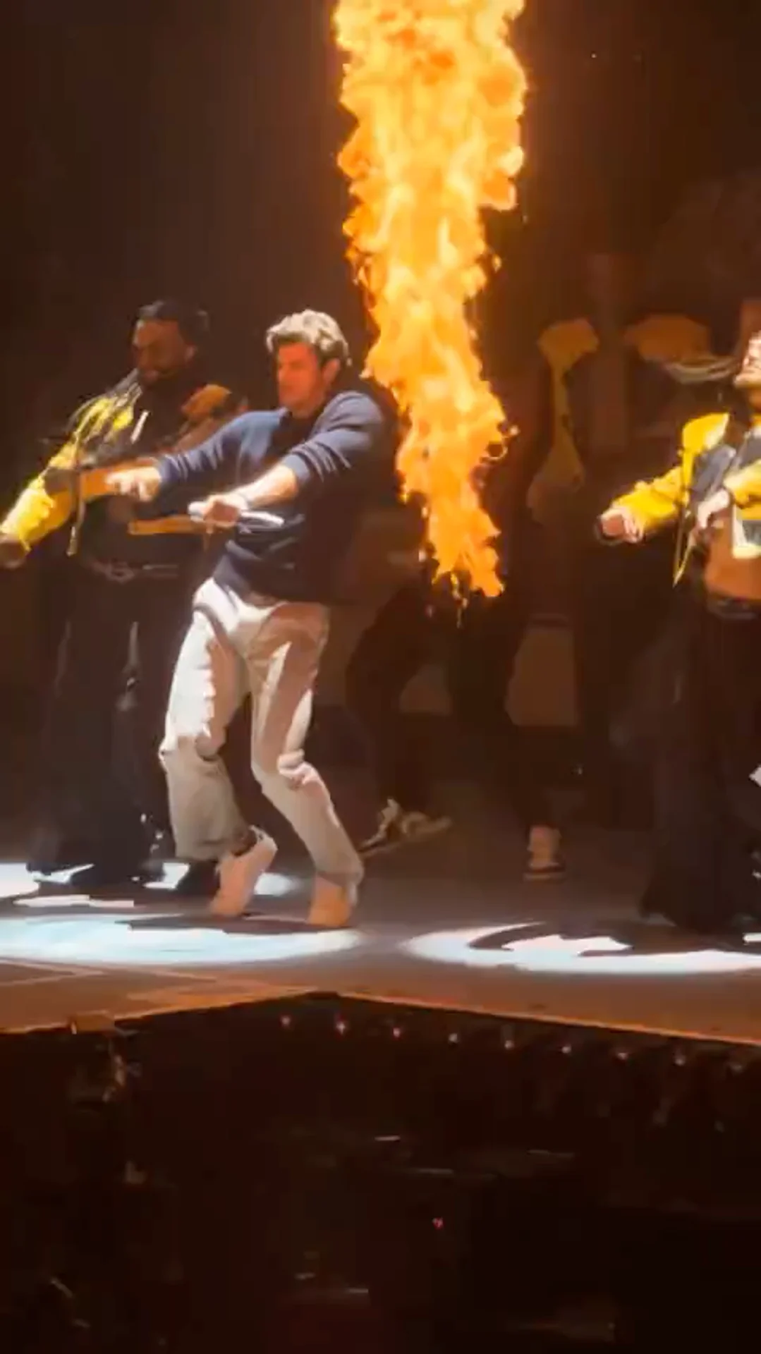 The Talk Dirty concert-stage reference
